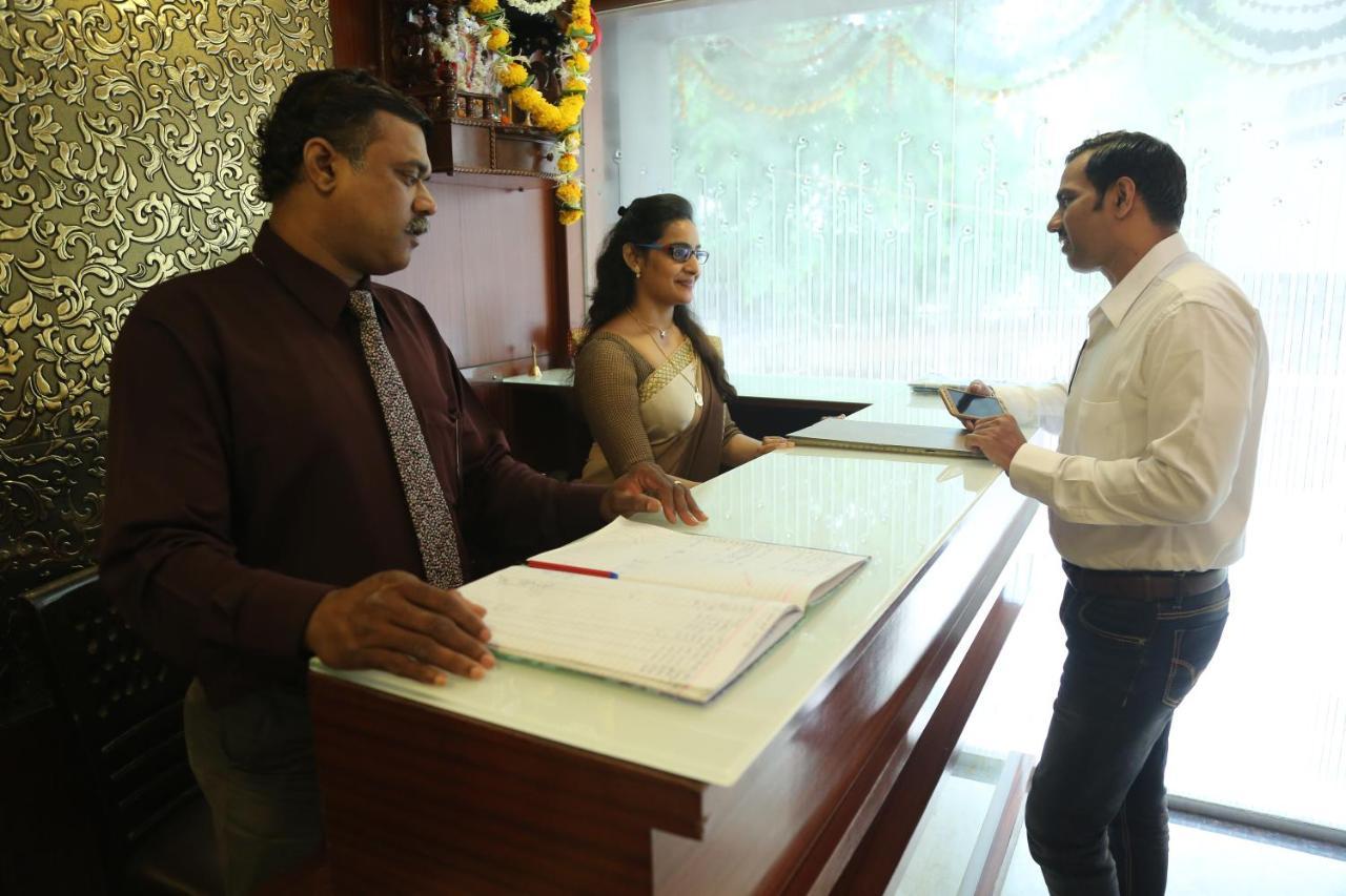 Airport Metro Hotel Mumbai Bagian luar foto