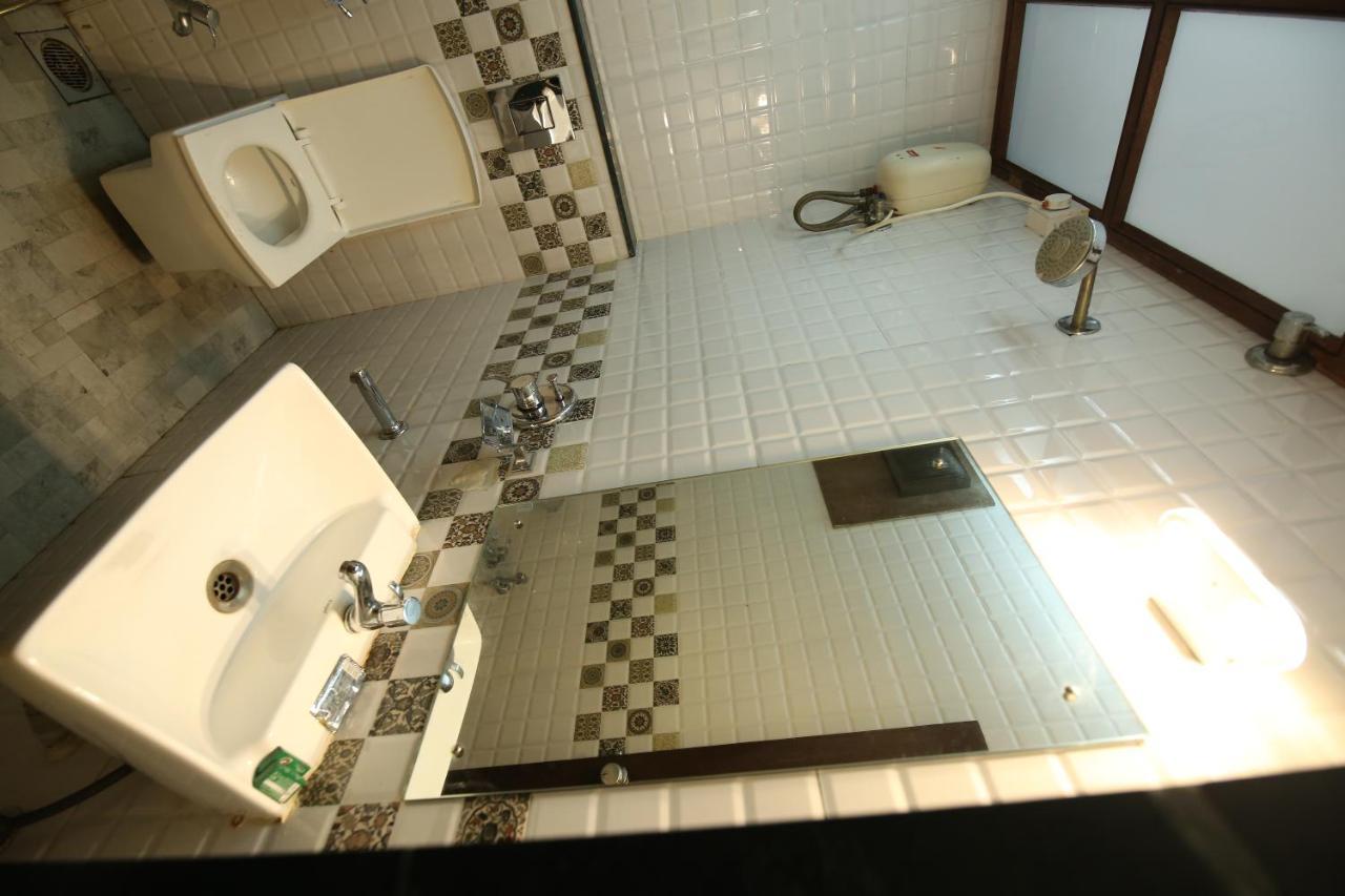Airport Metro Hotel Mumbai Bagian luar foto