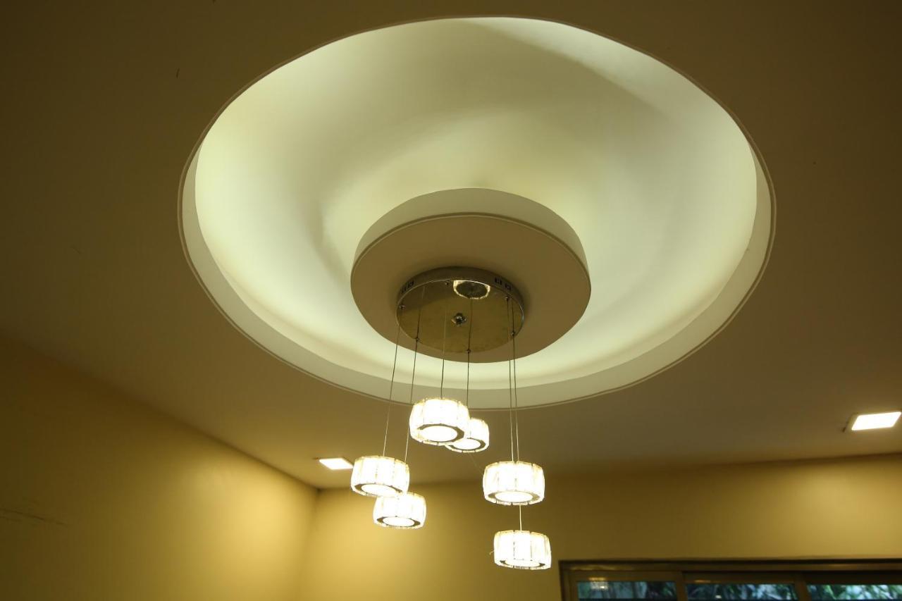 Airport Metro Hotel Mumbai Bagian luar foto