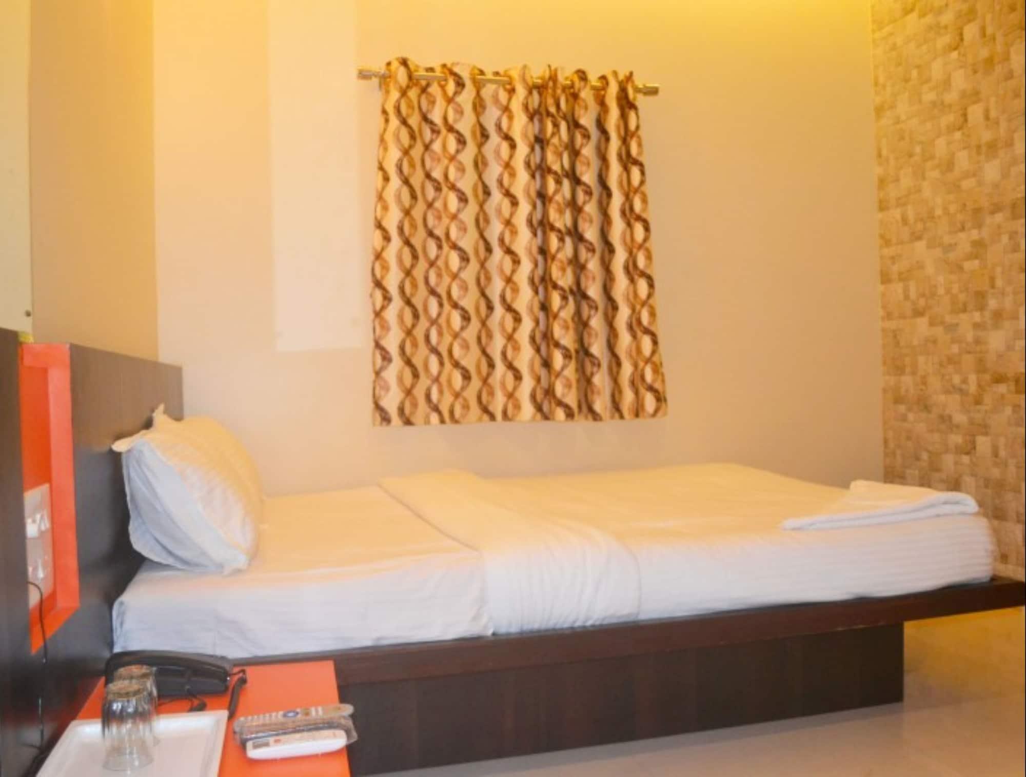 Airport Metro Hotel Mumbai Bagian luar foto