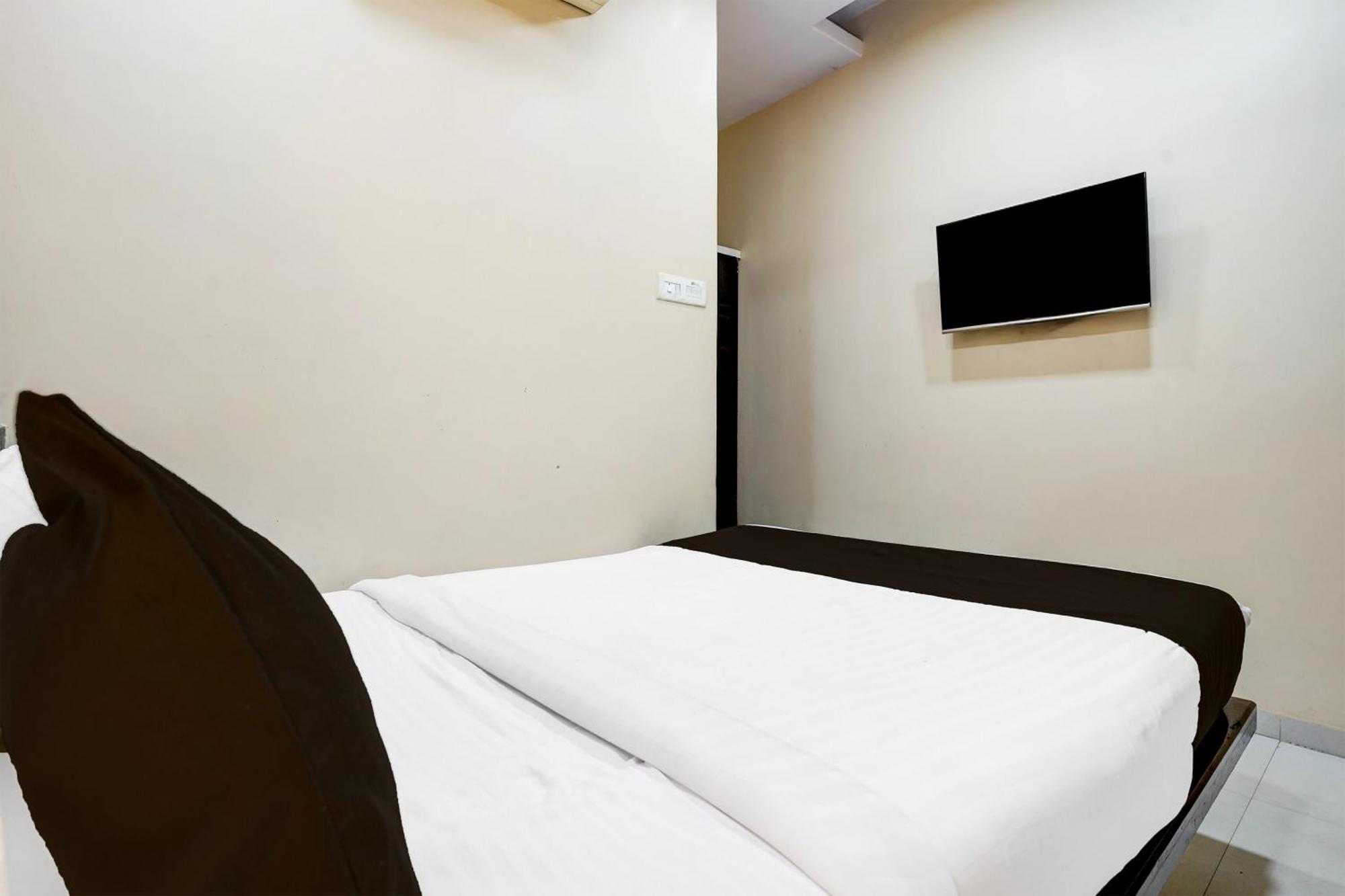 Airport Metro Hotel Mumbai Bagian luar foto