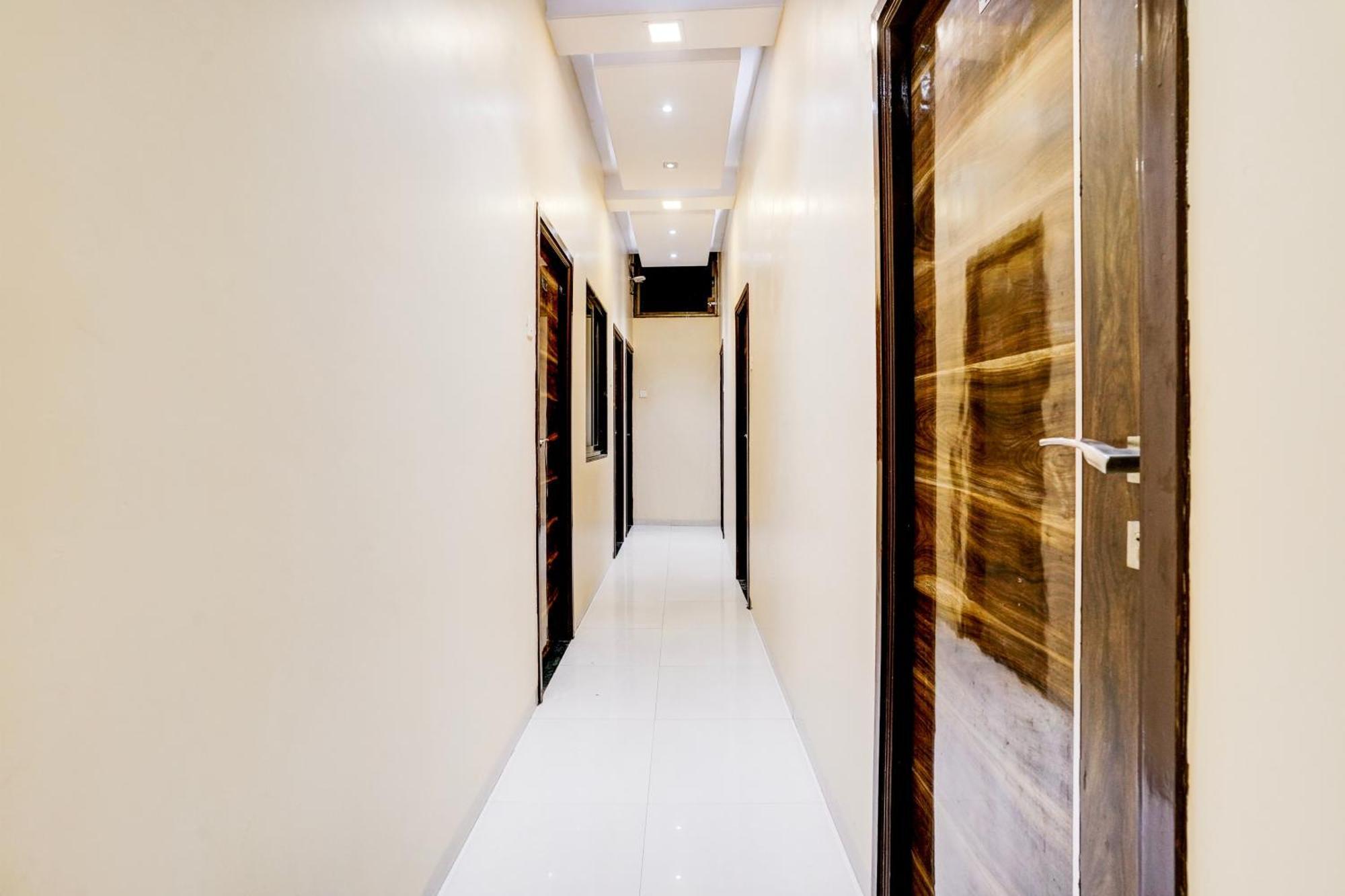 Airport Metro Hotel Mumbai Bagian luar foto