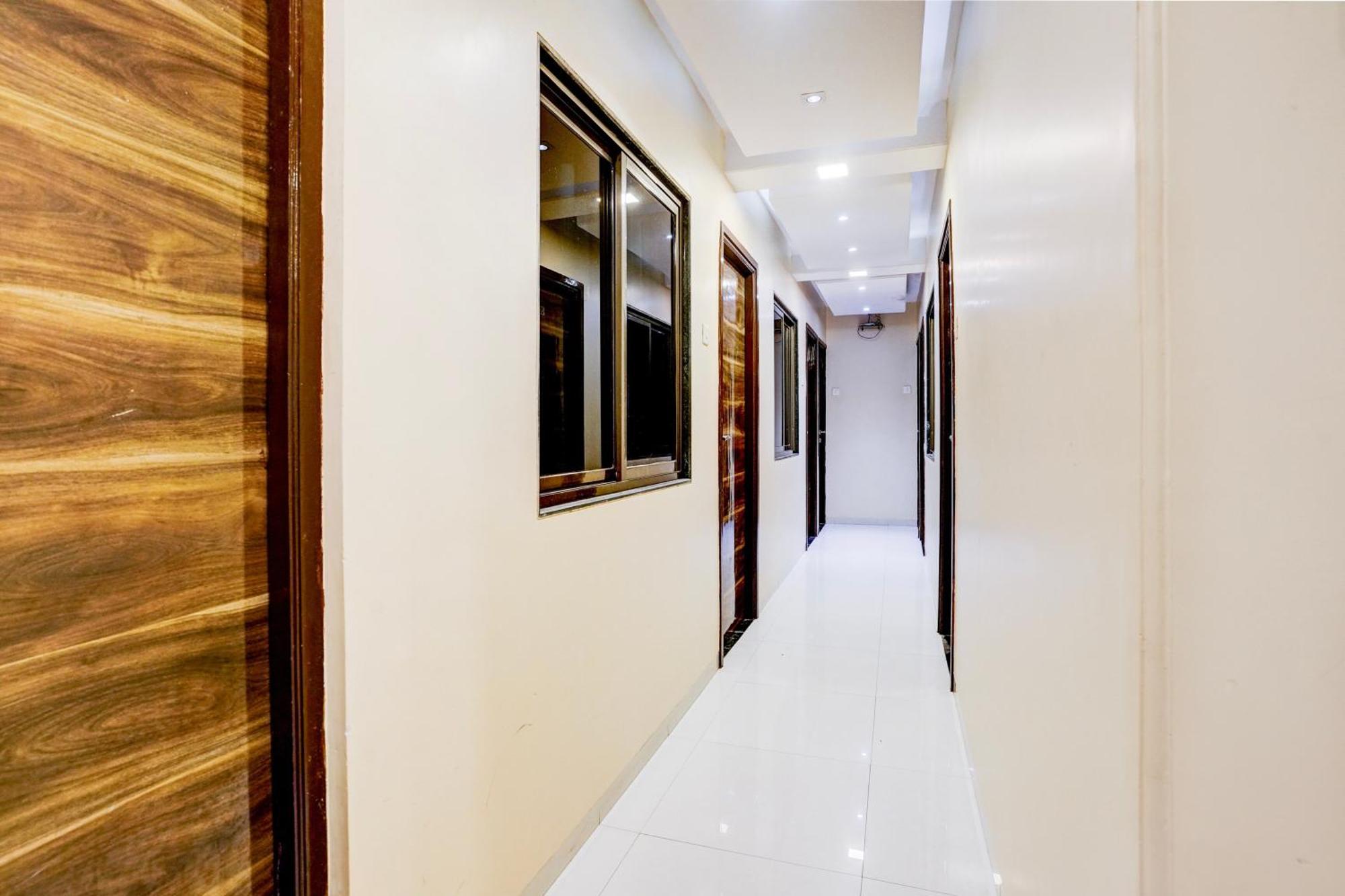 Airport Metro Hotel Mumbai Bagian luar foto