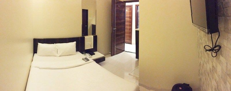 Airport Metro Hotel Mumbai Bagian luar foto