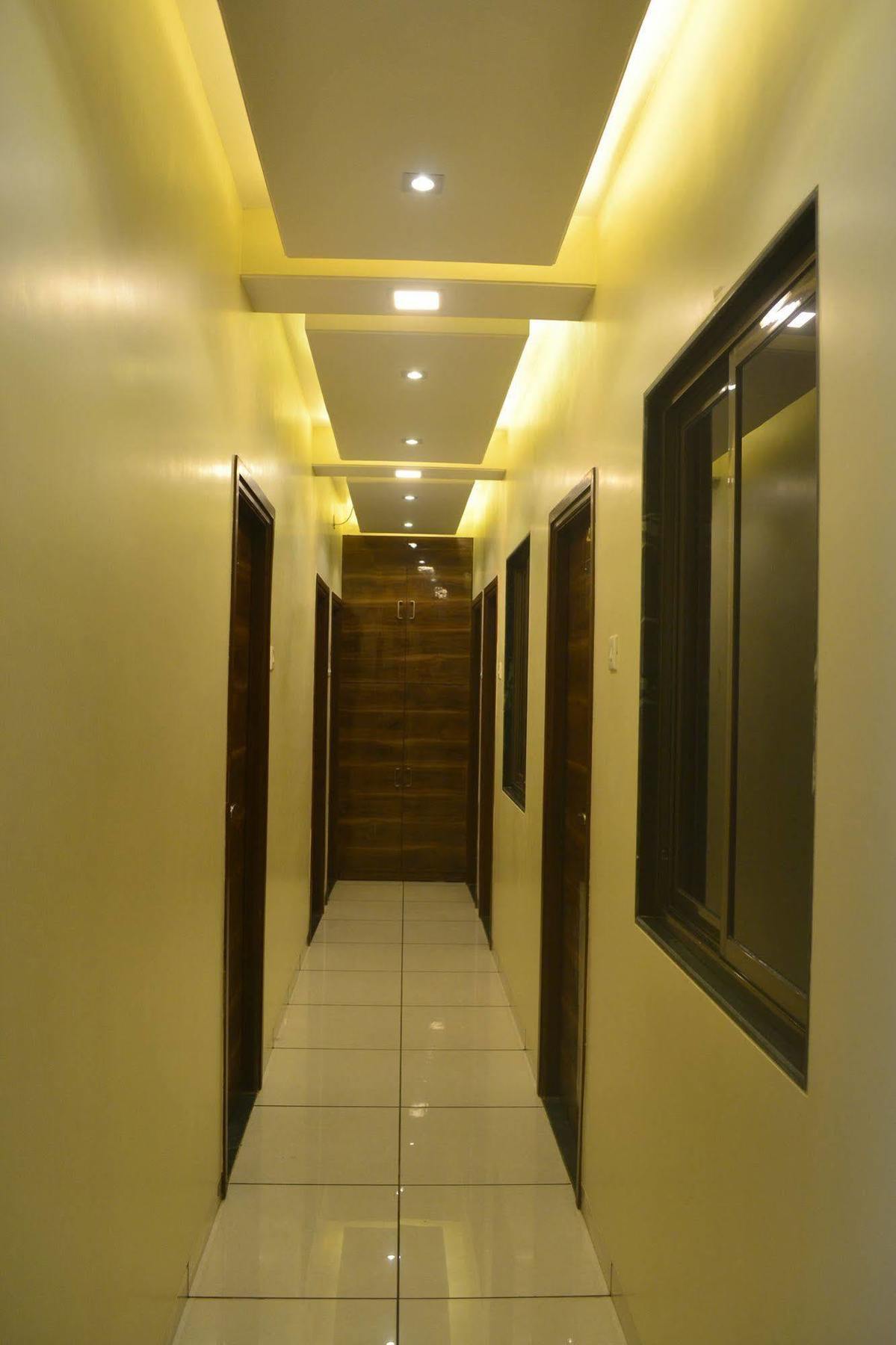 Airport Metro Hotel Mumbai Bagian luar foto